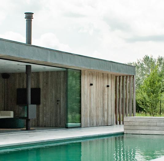 Pool house moderne en frêne thermo-traité