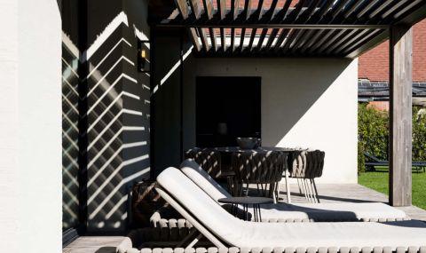 Pergola bioclimatique comme protection solaire assure une lumière tamisée