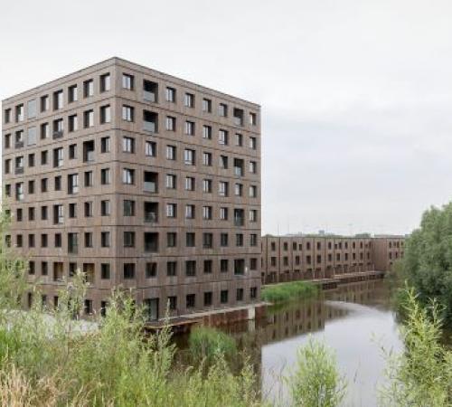 Biobased woningbouwproject Switi in Amsterdam met gevel in thermisch bamboe