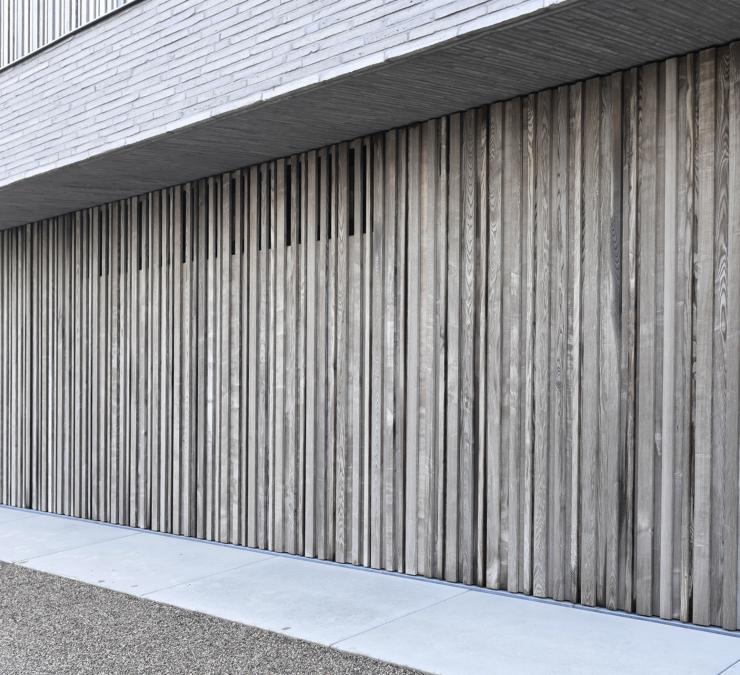 Houten gevelbekleding huisartsenpraktijk Meulebeke