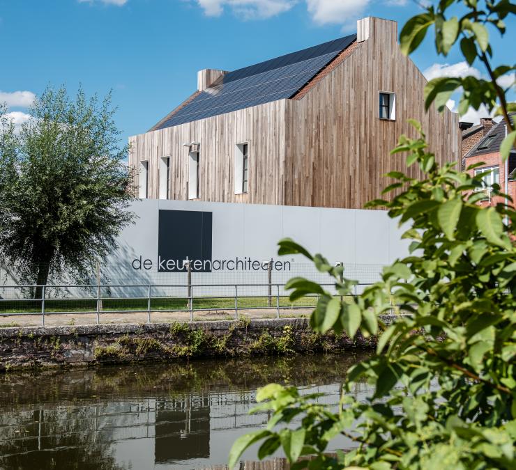 Timber cladding showroom De Keukenarchitecten Denderleeuw
