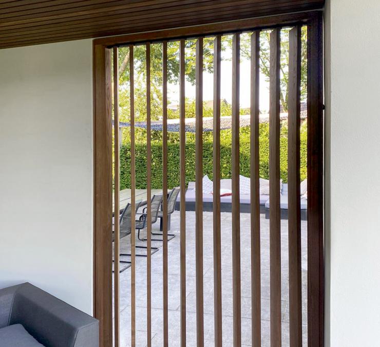 HOTwood ash wood shutter Houten shutter zijgevel terrasoverkapping