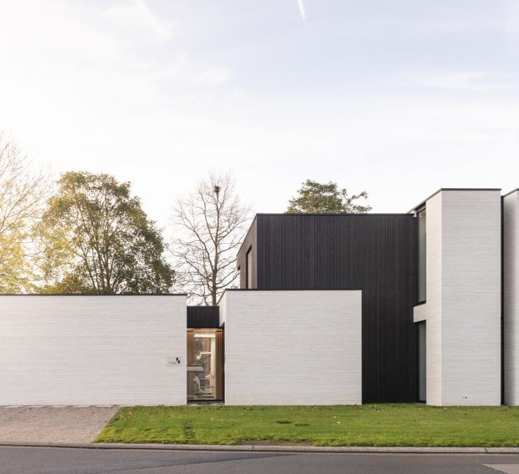 Timber cladding in HOTwood pine SV+QC black oiled