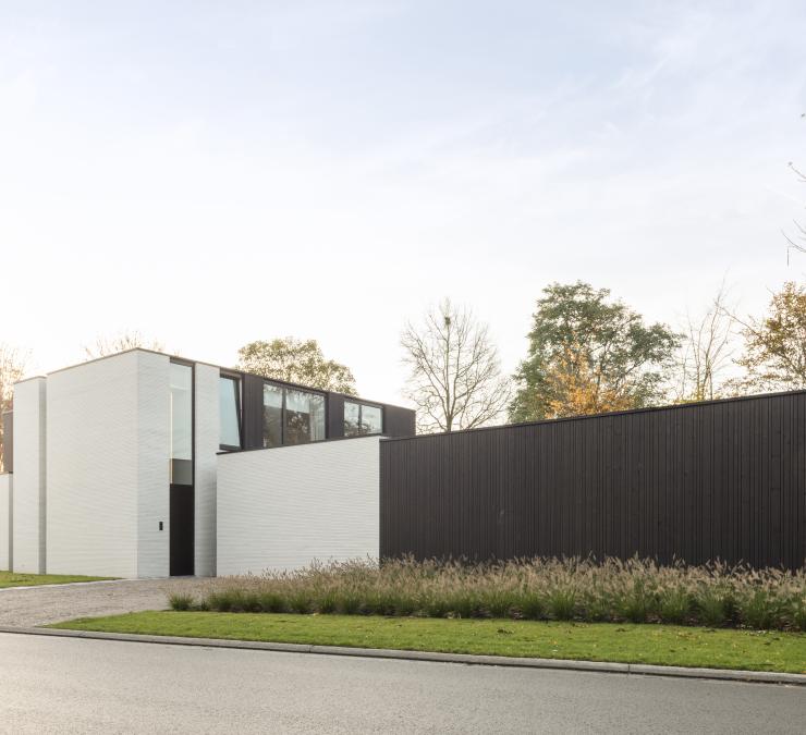 Timber cladding and wooden fence in HOTwood pine SV+QC black oiled