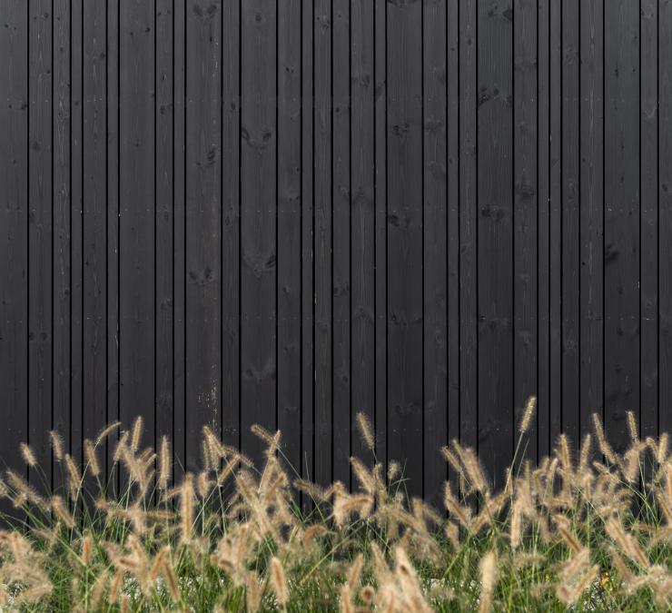 Wooden fence in HOTwood pine SV+QC with black finish