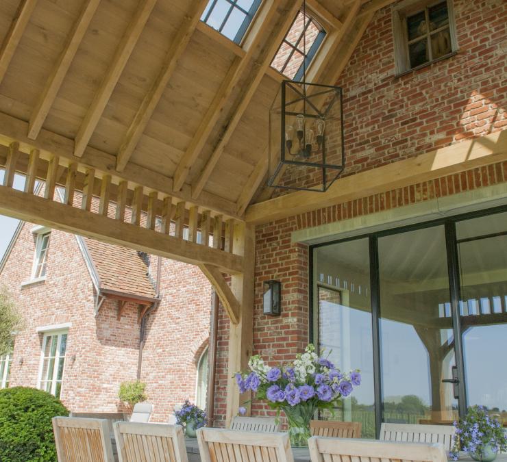 Klassische Eichen Terrassenüberdachung mit Eichen Dachschalung