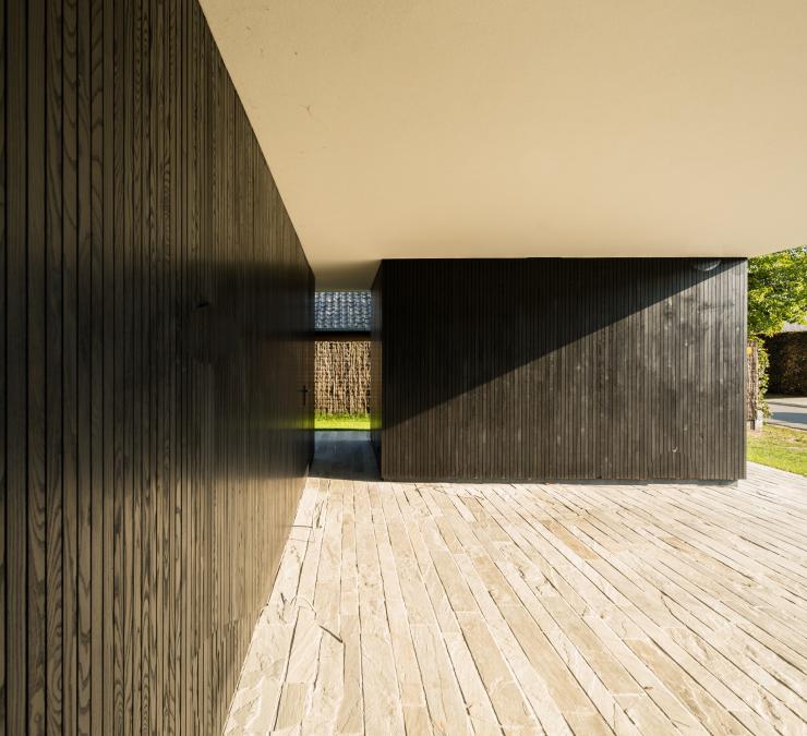 Thermoesche Holzfassade Fine Line QC schwarz geölt