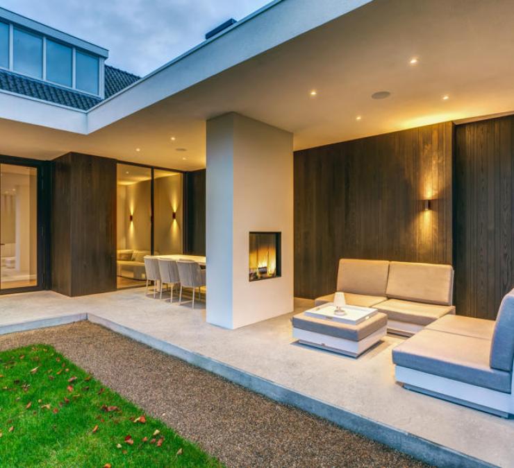 Houten gevelbekleding HOTwood essen Plus line zwart geolied Houten gevelbekleding HOTwood essen Plus line zwart geolied