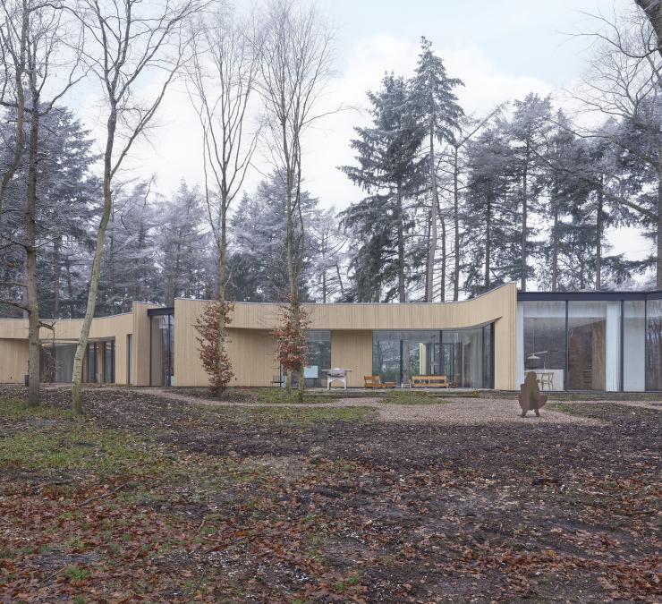 Moderne villa in natuurpark met Accoya gevelbekleding en grote raampartijen Moderne villa in natuurpark met Accoya gevelbekleding en grote raampartijen