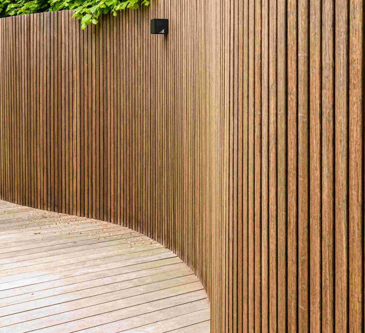 HOTwood bamboo fence garden with curves