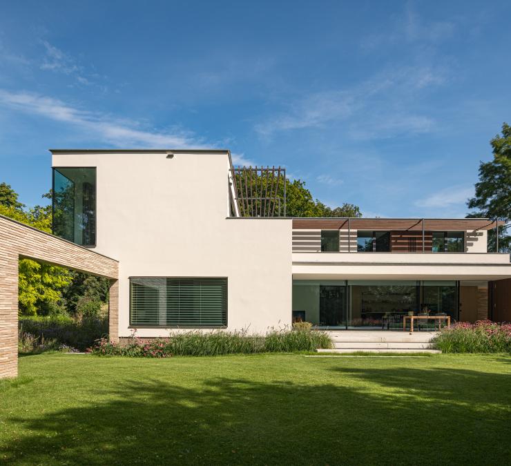 Thermo ash cladding, adding a warm touch to a white façade