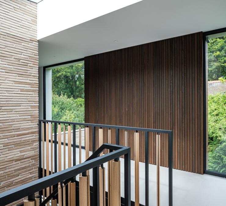 Wood panelling in thermo ash Fine line QC Ipé colour