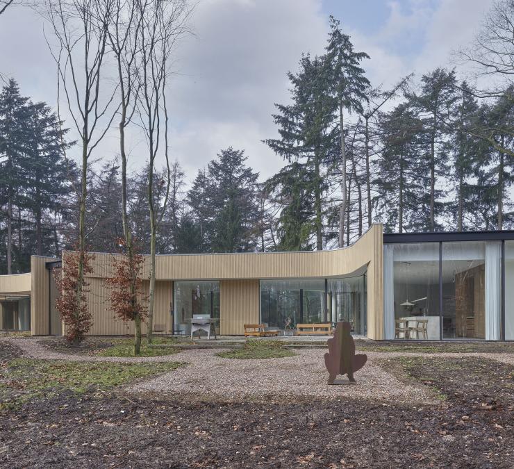 Moderne villa in natuurpark met Accoya gevelbekleding en grote raampartijen