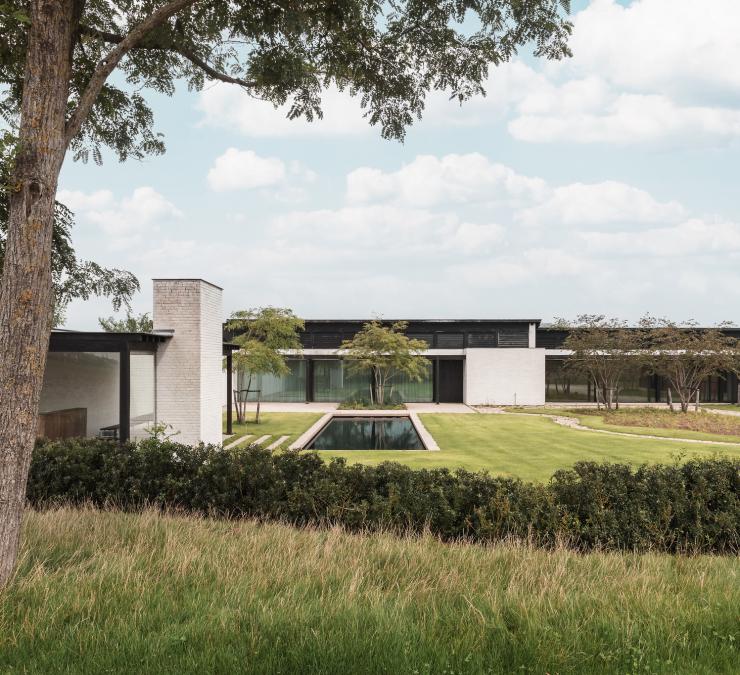 Maison moderne en CLT dans un vaste paysage